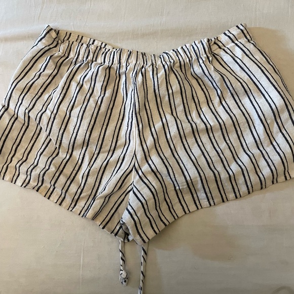 Brandy Melville Shorts - Picture 3 of 3